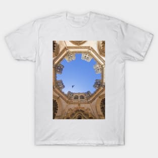 King D.Duarte Pantheon. O Céu das Capelas Imperfeitas. Batalha Monastery T-Shirt